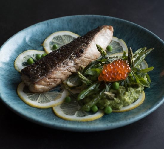 Ledjūrio menkės filė su citrina ir trintais žirneliais