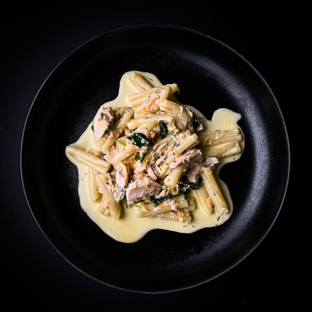 Makaronai su lašiša ir špinatais grietinėlės padaže pagal „Mano vaikas valgo viską“ Eglės Juzumas receptą